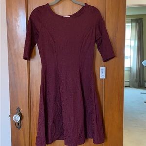 Womens Burgundy 3/4 Sleeve Dress. Size M